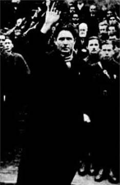 foto: Codreanu con ungruppo di guarfie